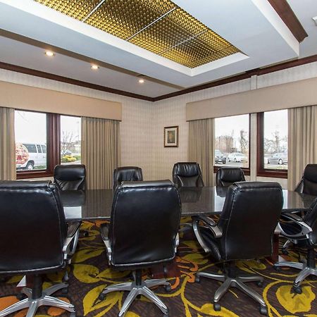 Wyndham Independence Hotel Bagian luar foto