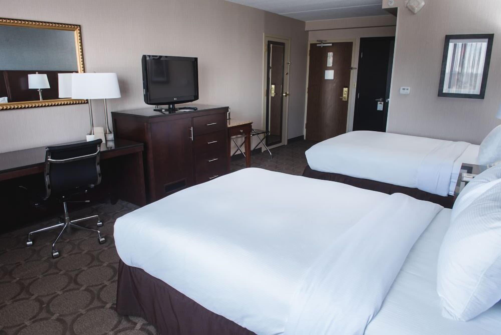 Wyndham Independence Hotel Bagian luar foto