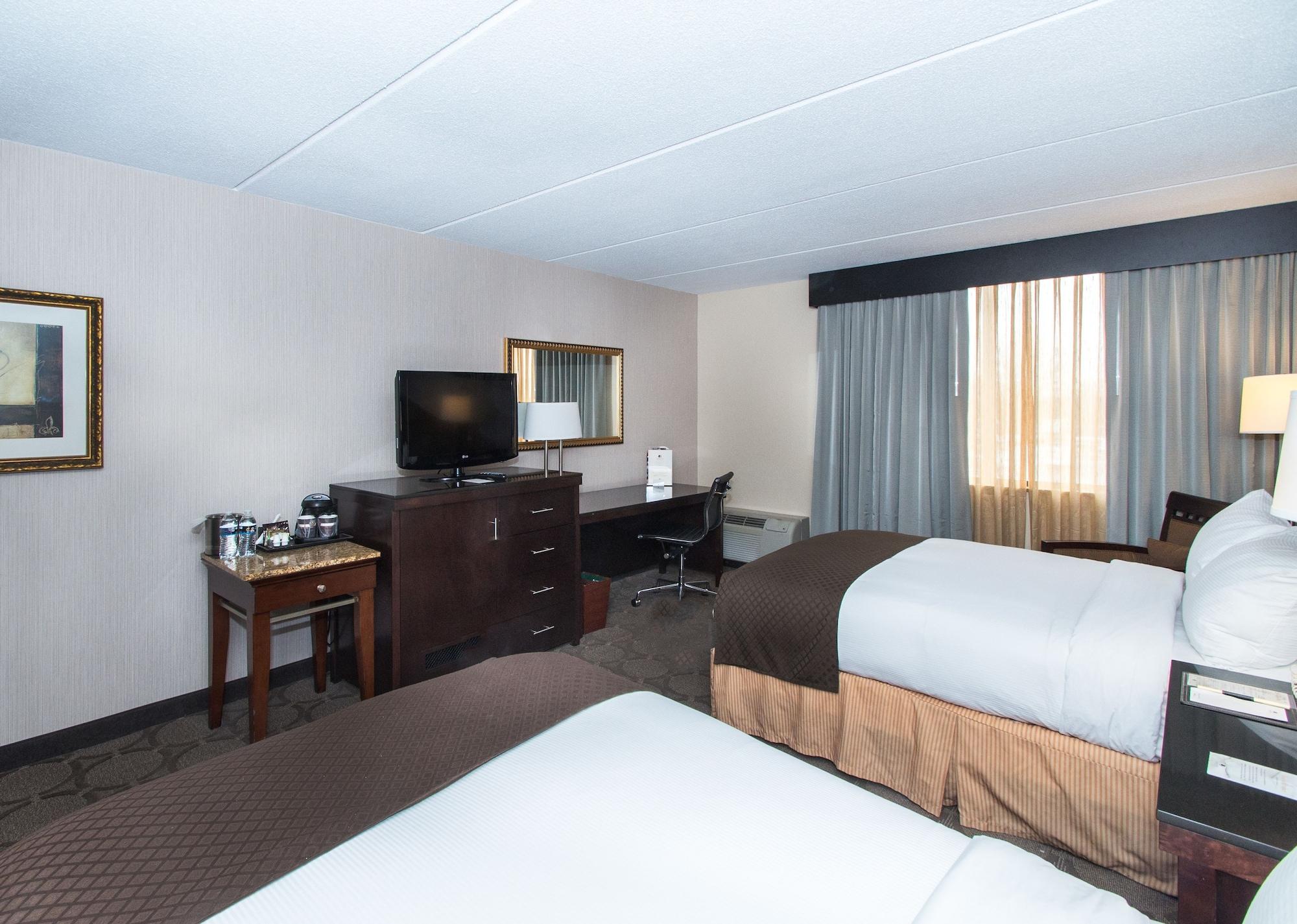 Wyndham Independence Hotel Bagian luar foto