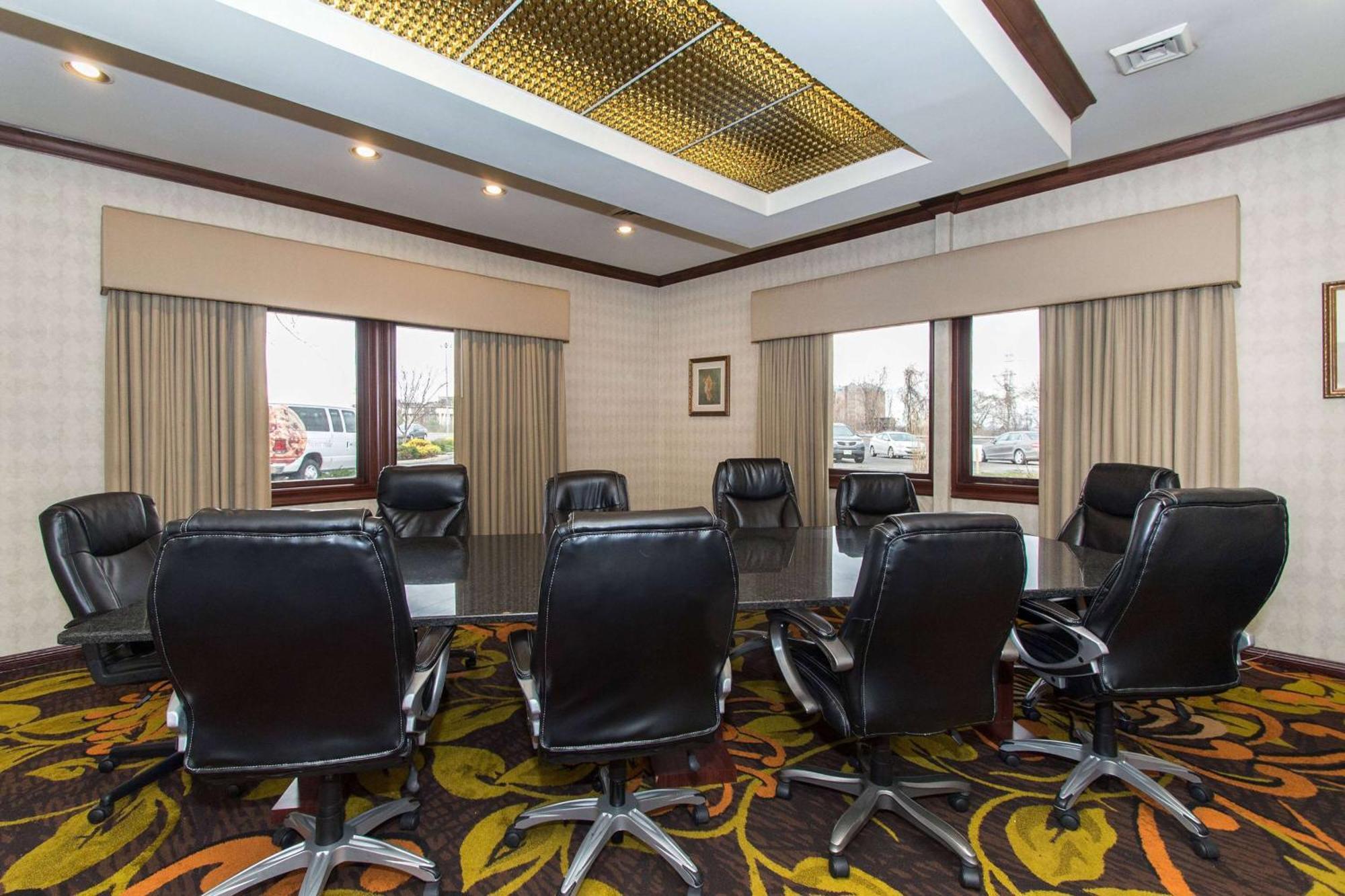 Wyndham Independence Hotel Bagian luar foto