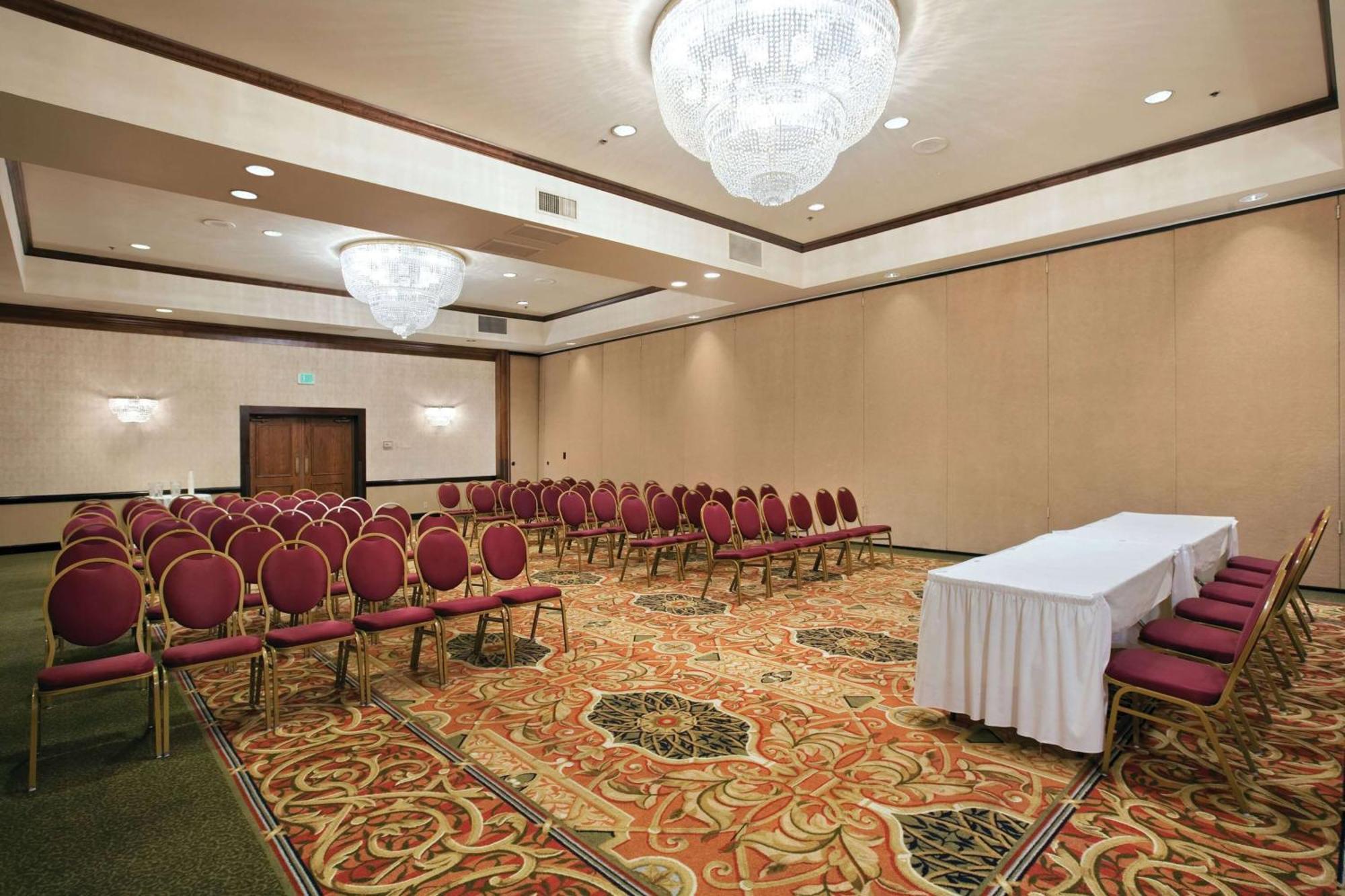 Wyndham Independence Hotel Bagian luar foto