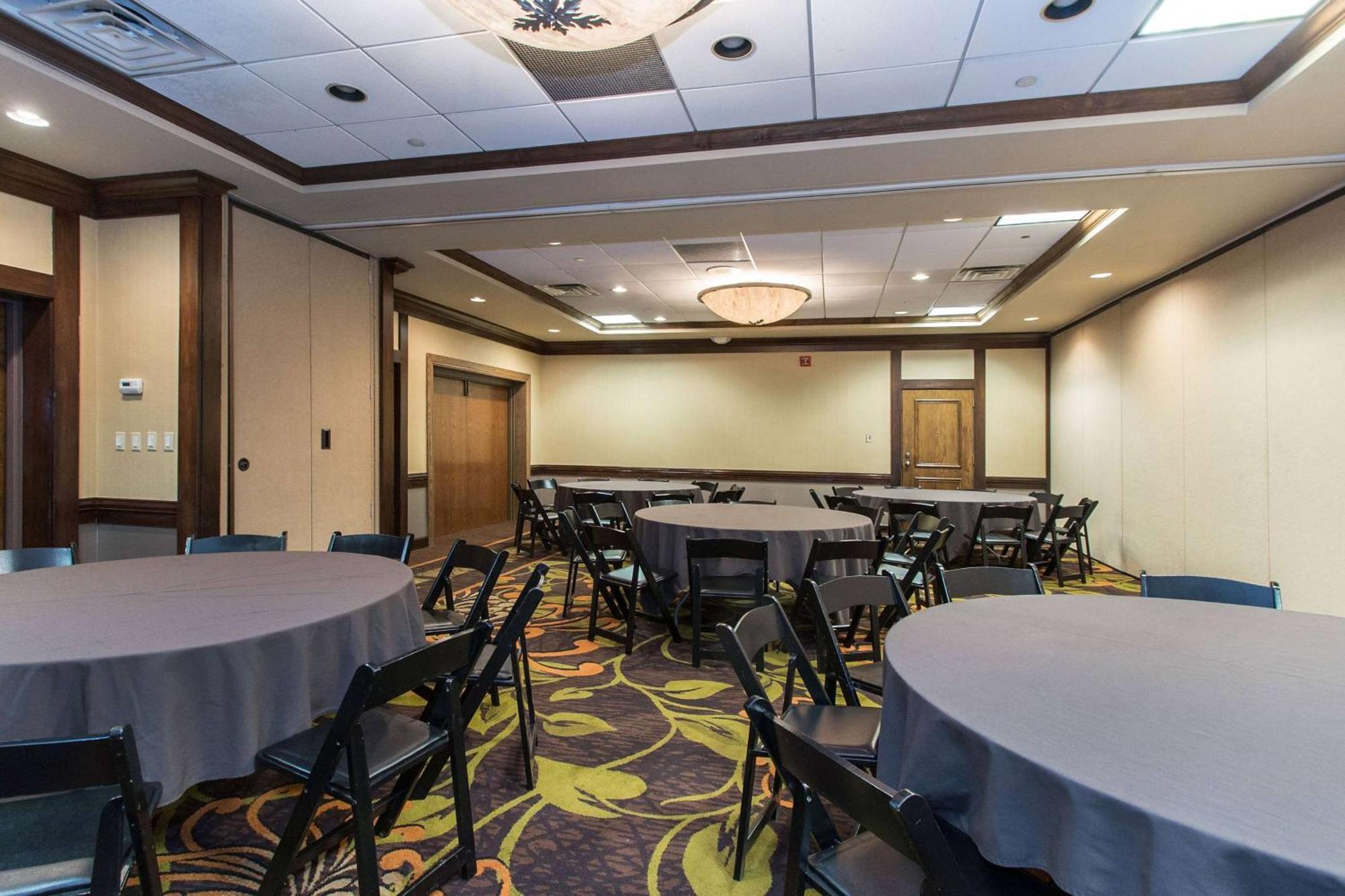 Wyndham Independence Hotel Bagian luar foto