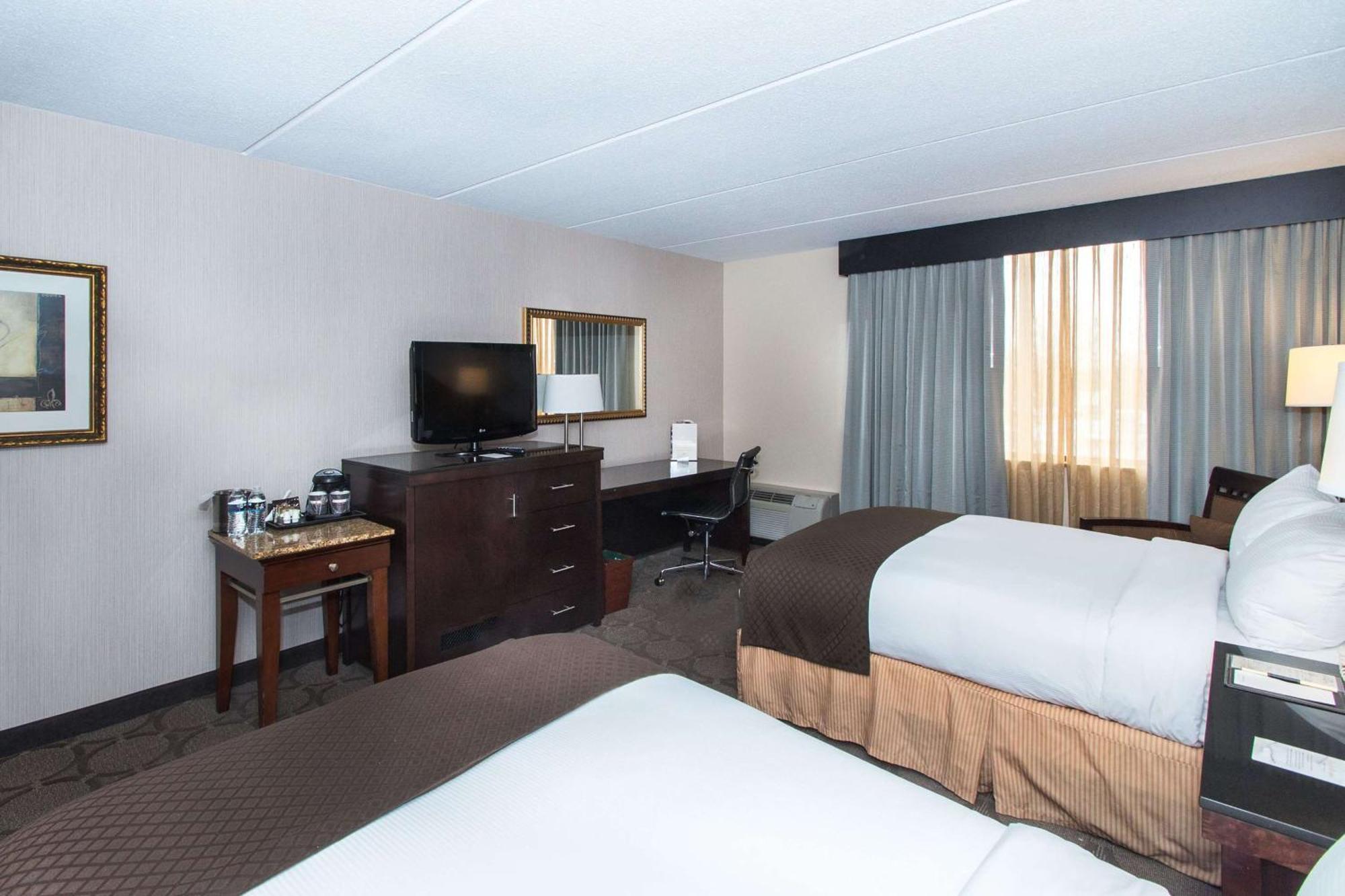 Wyndham Independence Hotel Bagian luar foto