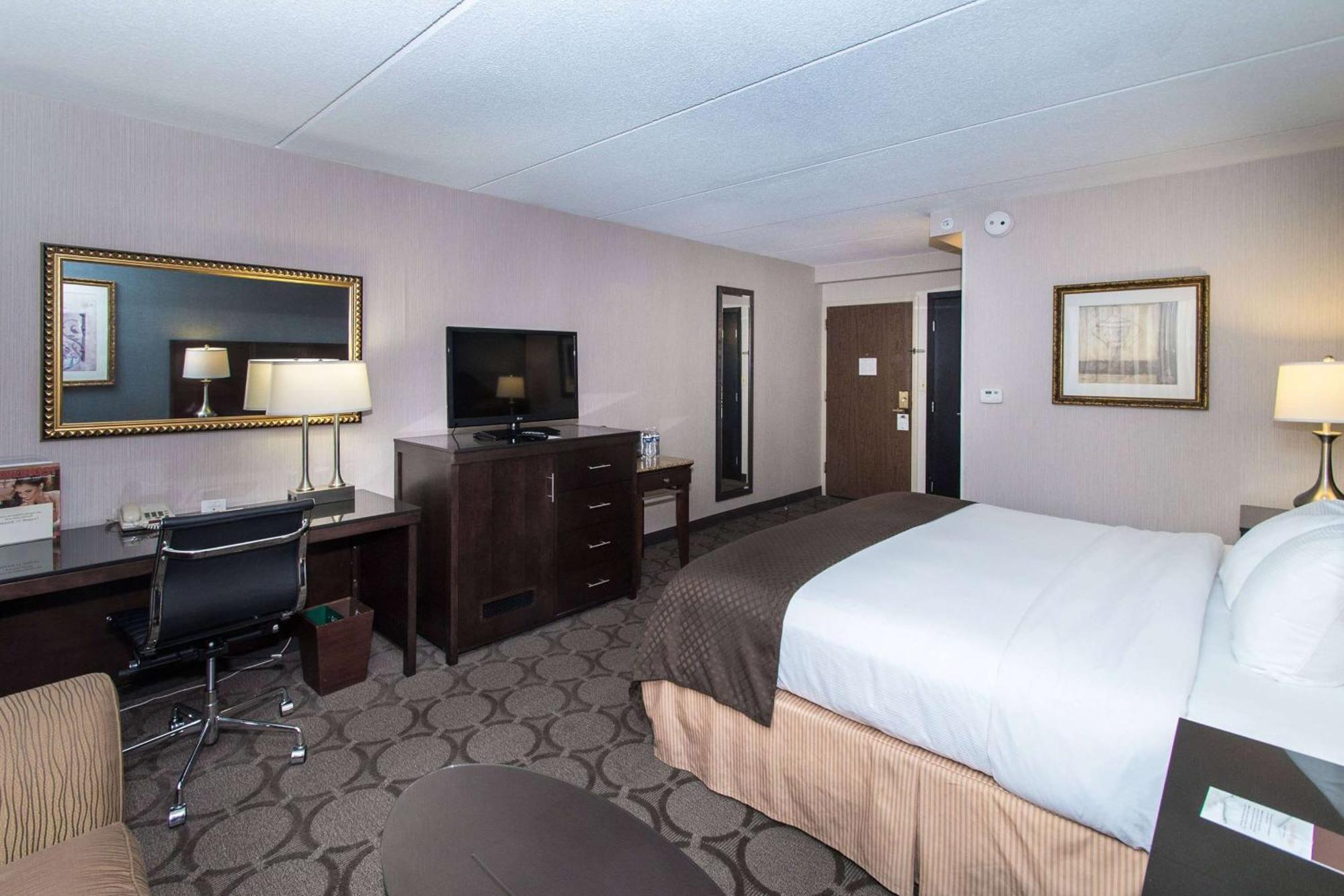 Wyndham Independence Hotel Bagian luar foto