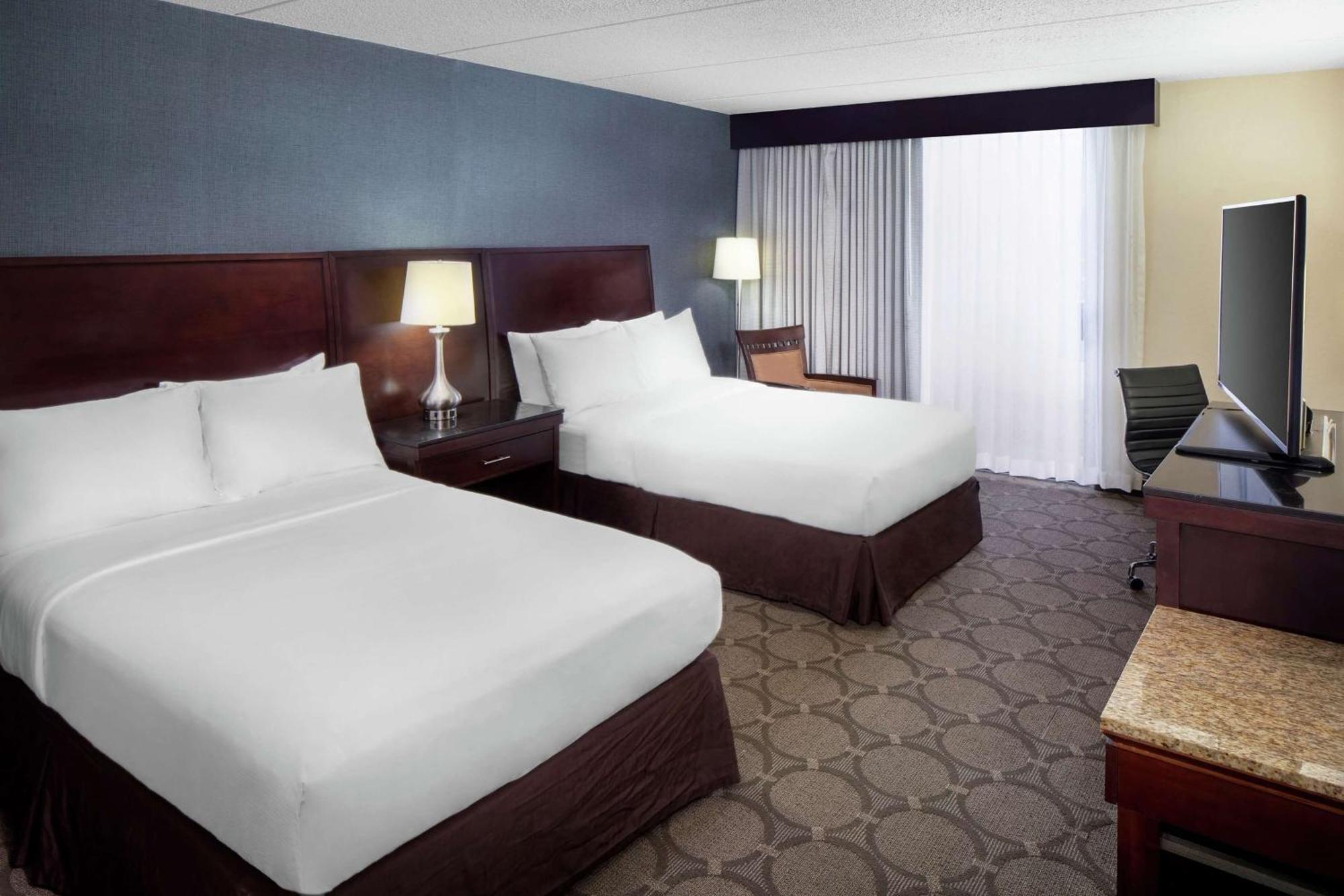 Wyndham Independence Hotel Bagian luar foto