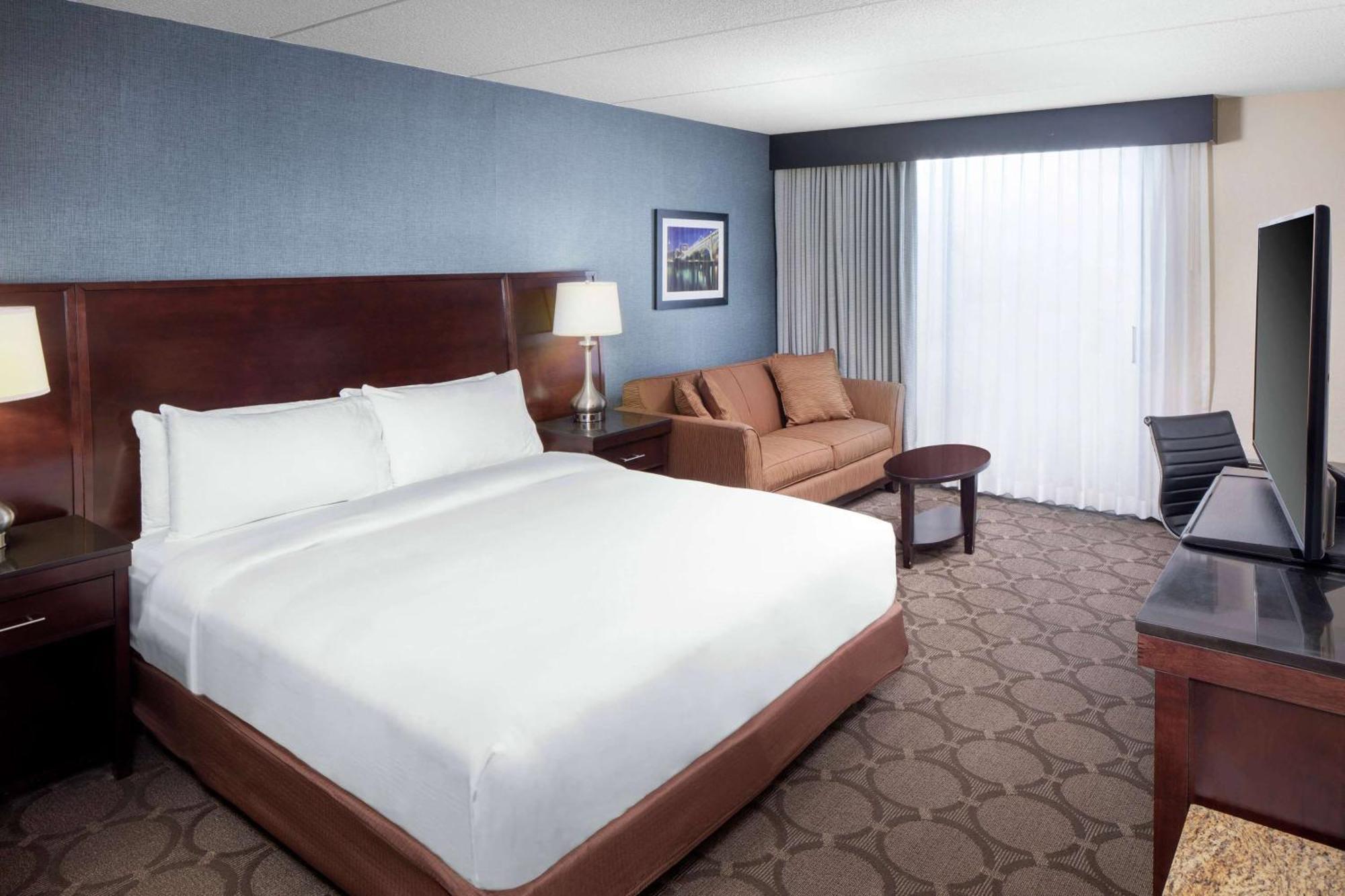 Wyndham Independence Hotel Bagian luar foto