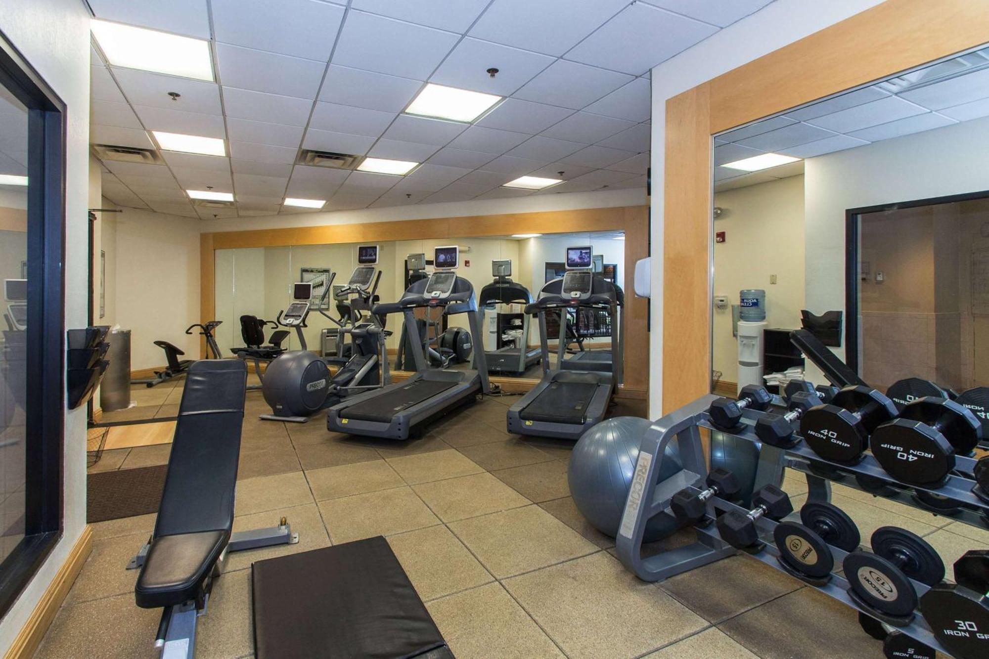 Wyndham Independence Hotel Bagian luar foto