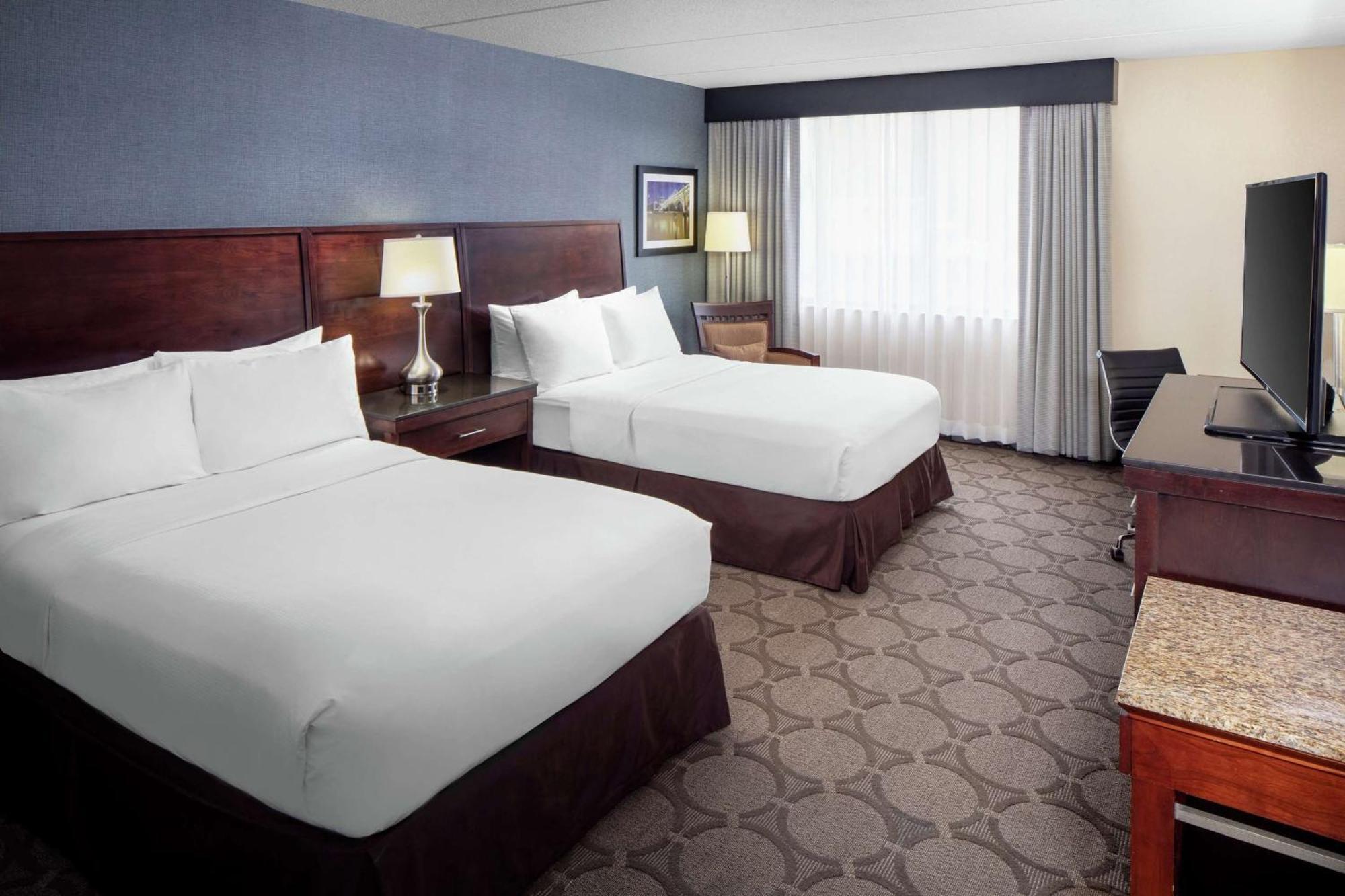 Wyndham Independence Hotel Bagian luar foto