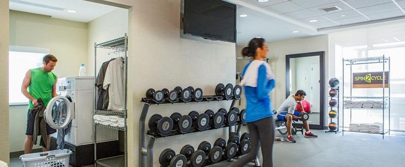 Wyndham Independence Hotel Bagian luar foto